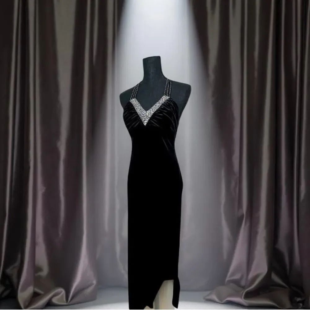 DAVE & JOHNNY by Laura Ryner Black Velvet Formal Dress Size 3/4